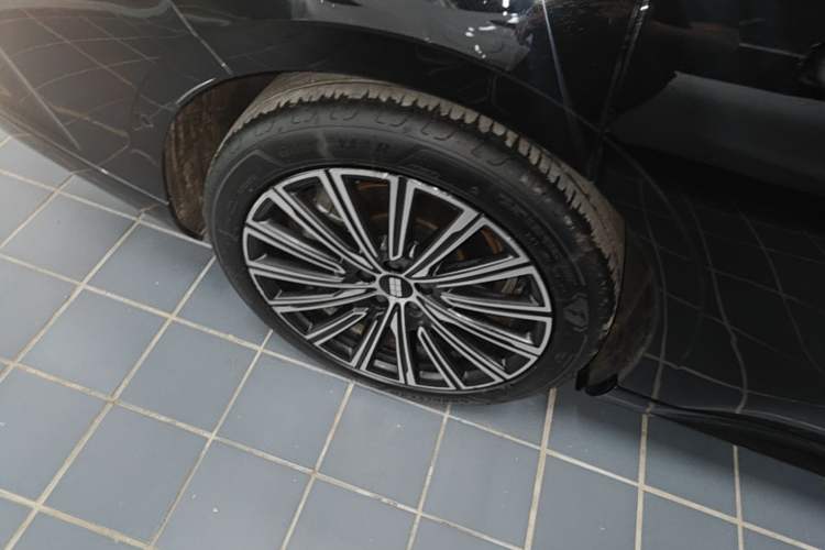 Used Geely Galaxy 8 2025 130km EM-P Starship Edition Exterior 5
