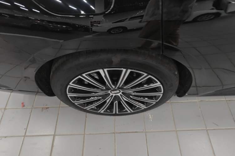 Used Geely Galaxy 8 2025 130km EM-P Starship Edition Exterior 5