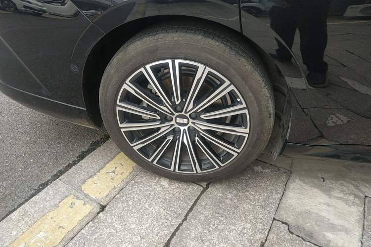 Used Geely Galaxy 8 2025 130km EM-P Starship Edition Exterior 5