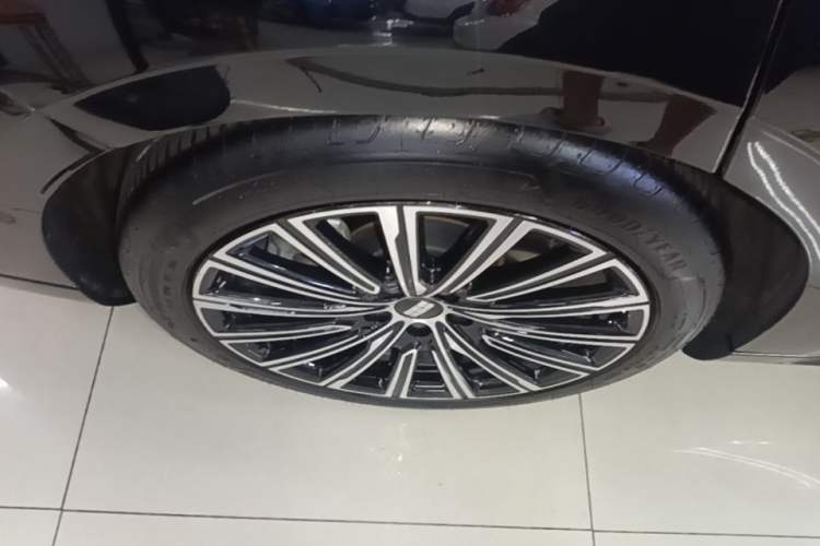 Used Geely Galaxy 8 2025 130km EM-P Exploration Edition Exterior 5