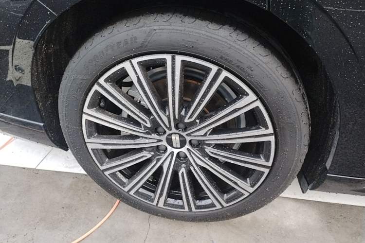 Used Geely Galaxy 8 2025 130km EM-P Starship Edition Exterior 5