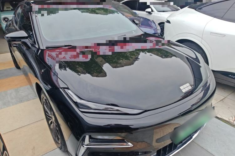 Used Geely Galaxy 8 2025 130km EM-i Deluxe Edition Front Right 45 Deg