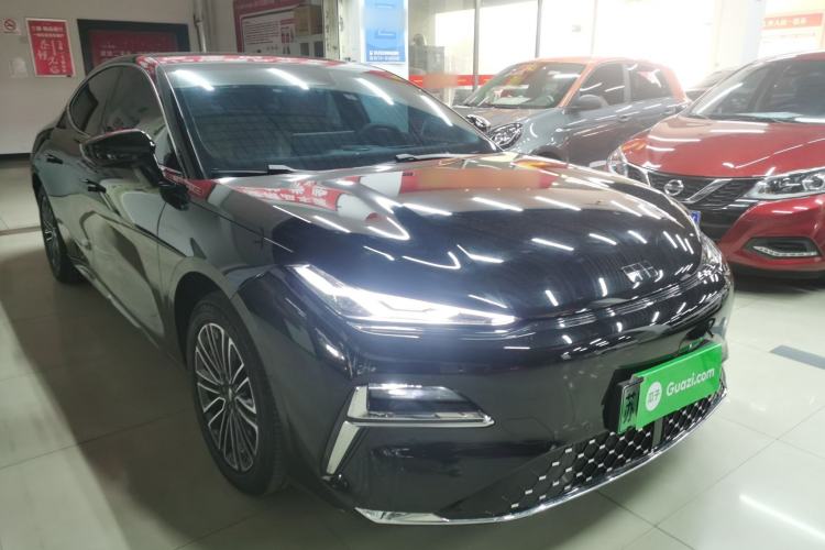 Used Geely Galaxy 8 2025 130km EM-i Deluxe Edition Front Right 45 Deg