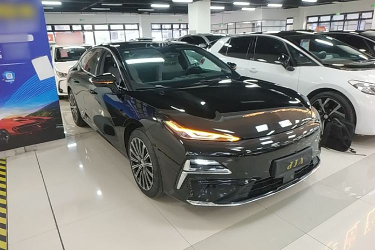 Used Geely Galaxy 8 2025 130km EM-P Starship Edition Front Right 45 Deg