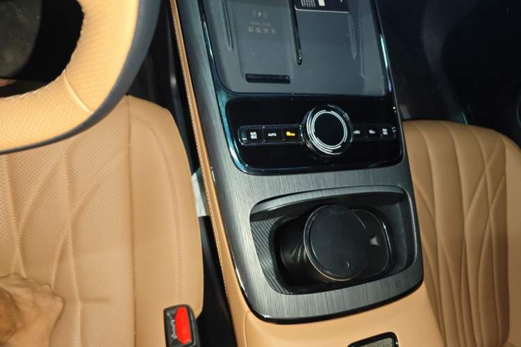 Used Geely Galaxy 8 2025 130km EM-i Prestige Edition Gear Lever