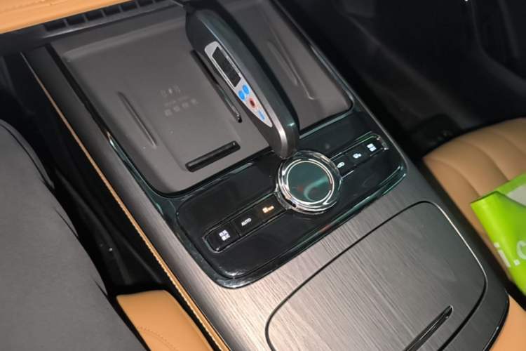 Used Geely Galaxy 8 2025 130km EM-i Deluxe Edition Gear Lever