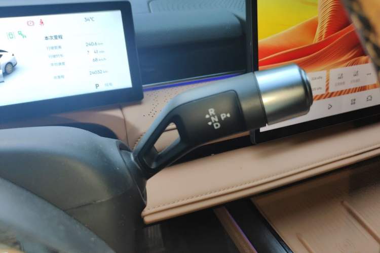 Used Geely Galaxy 8 2025 130km EM-i Flagship Edition Gear Lever