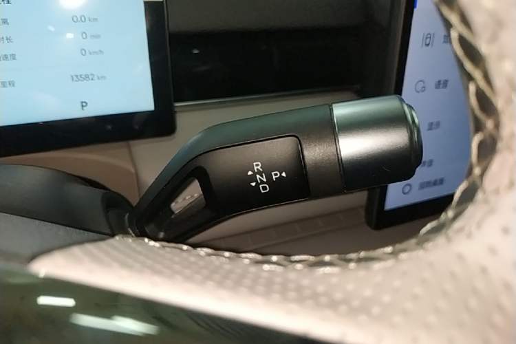 Used Geely Galaxy 8 2025 130km EM-P Starship Edition Gear Lever