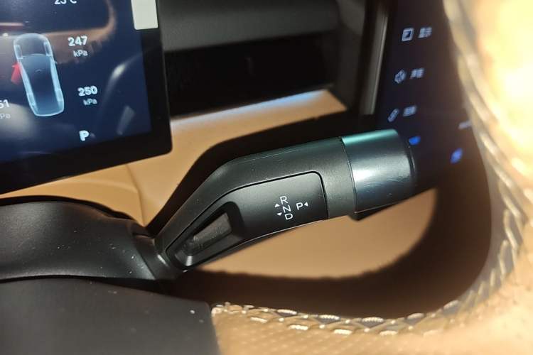 Used Geely Galaxy 8 2025 130km EM-P Starship Edition Gear Lever