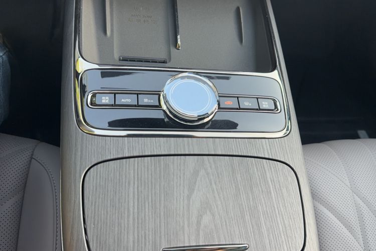 Used Geely Galaxy 8 2025 130km EM-P Starship Edition Interior 10