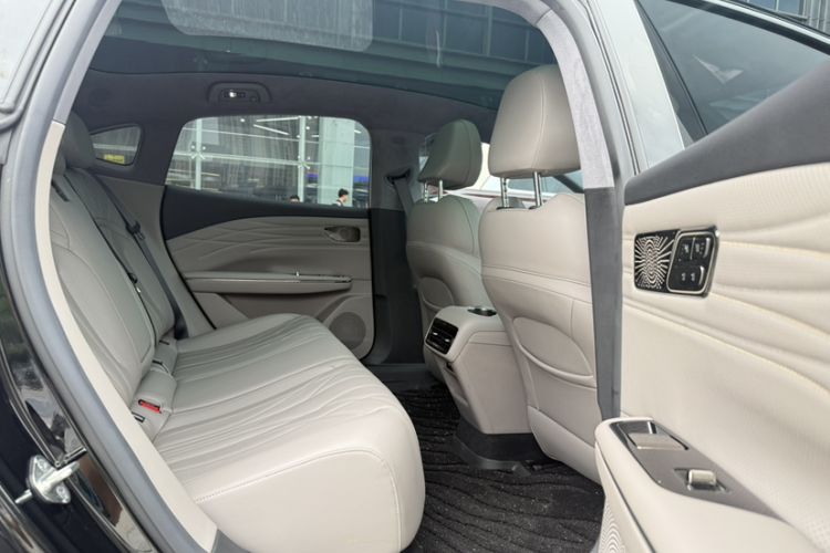 Used Geely Galaxy 8 2025 130km EM-P Exploration Edition Interior 10