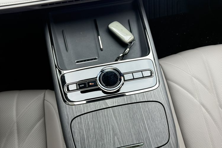 Used Geely Galaxy 8 2025 130km EM-P Exploration Edition Interior 11