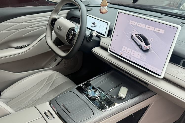 Used Geely Galaxy 8 2025 130km EM-P Exploration Edition Interior 2