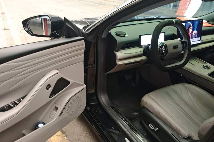 Used Geely Galaxy 8 2025 130km EM-i Deluxe Edition Interior 3