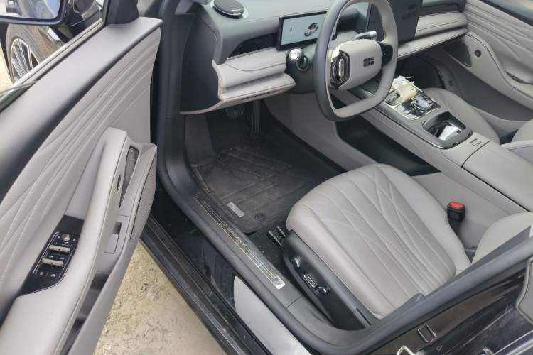 Used Geely Galaxy 8 2025 130km EM-P Starship Edition Interior 3