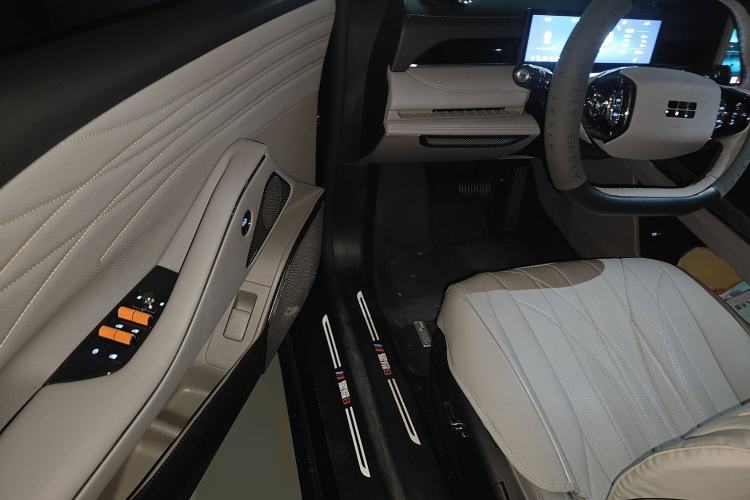 Used Geely Galaxy 8 2025 130km EM-i Deluxe Edition Interior 3