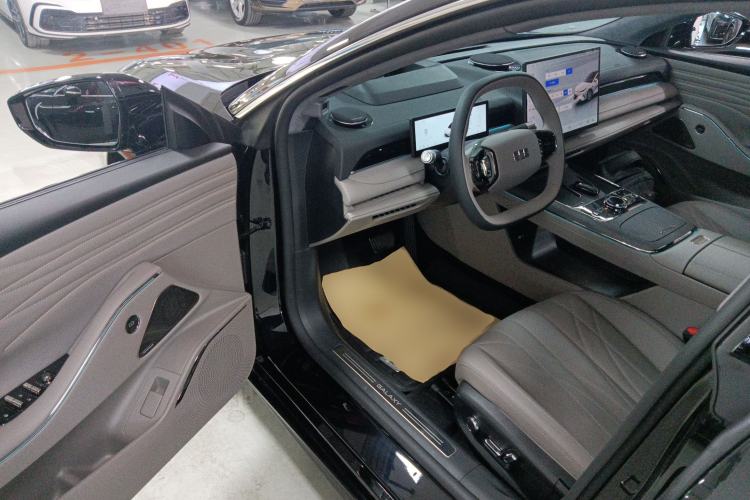 Used Geely Galaxy 8 2025 130km EM-P Starship Edition Interior 3