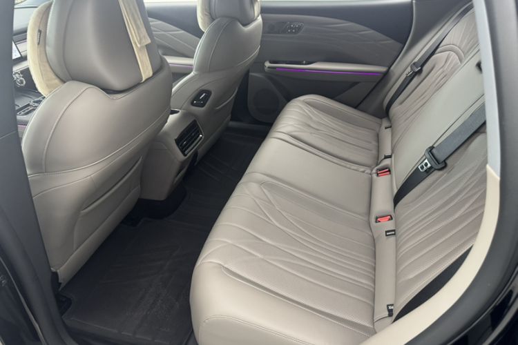 Used Geely Galaxy 8 2025 130km EM-i Deluxe Edition Interior 3
