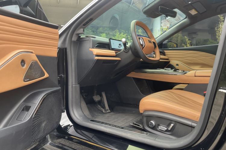 Used Geely Galaxy 8 2025 130km EM-i Flagship Edition Interior 3