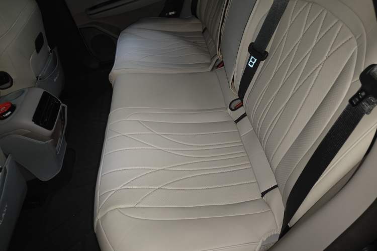 Used Geely Galaxy 8 2025 130km EM-i Deluxe Edition Interior 4