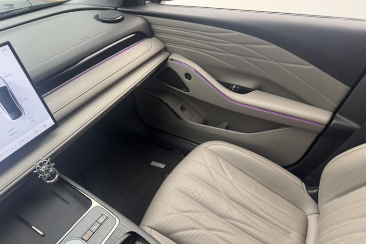 Used Geely Galaxy 8 2025 130km EM-i Deluxe Edition Interior 5