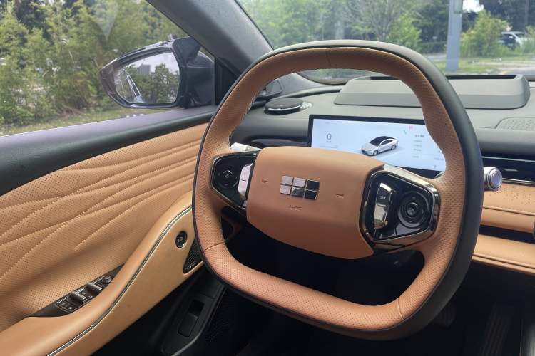 Used Geely Galaxy 8 2025 130km EM-i Flagship Edition Interior 5