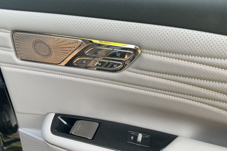 Used Geely Galaxy 8 2025 130km EM-P Starship Edition Interior 8