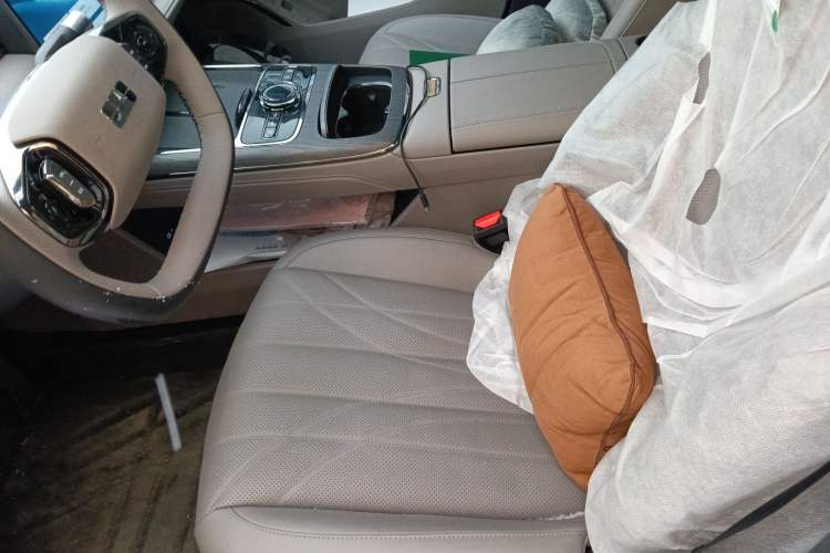 Used Geely Galaxy 8 2025 130km EM-i Deluxe Edition Left Front Seat