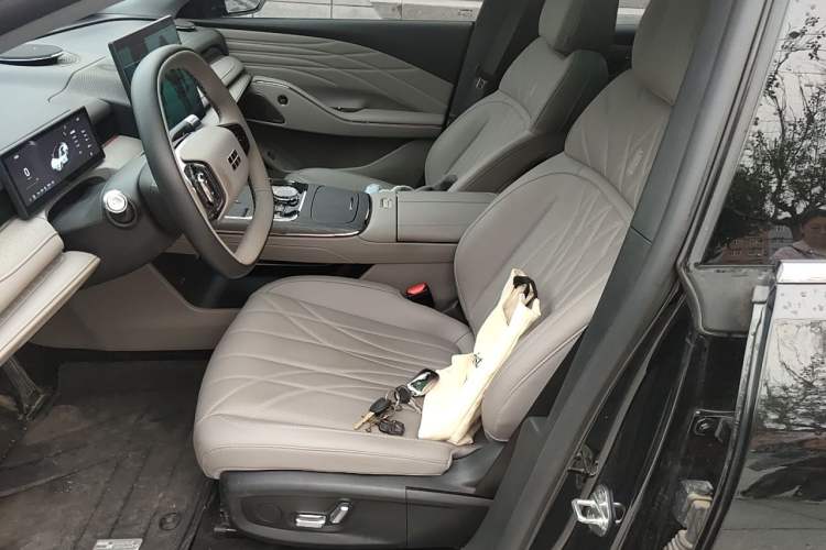 Used Geely Galaxy 8 2025 130km EM-i Deluxe Edition Left Front Seat
