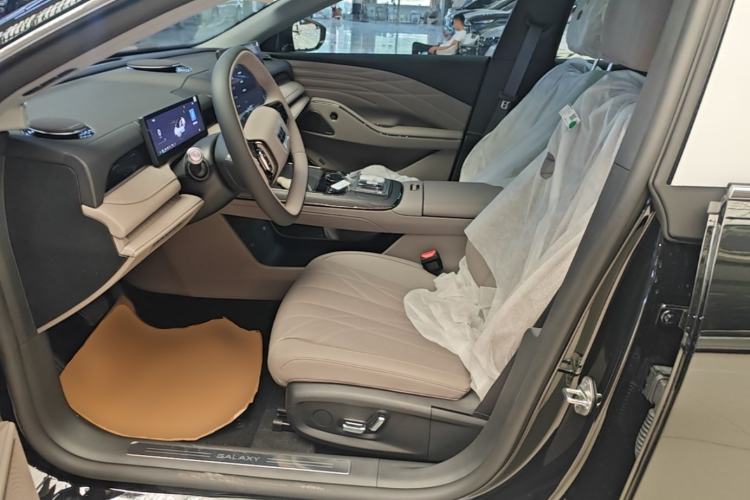 Used Geely Galaxy 8 2025 60km EM-i Luxury Edition Left Front Seat
