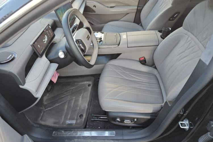 Used Geely Galaxy 8 2025 130km EM-i Flagship Edition Left Front Seat