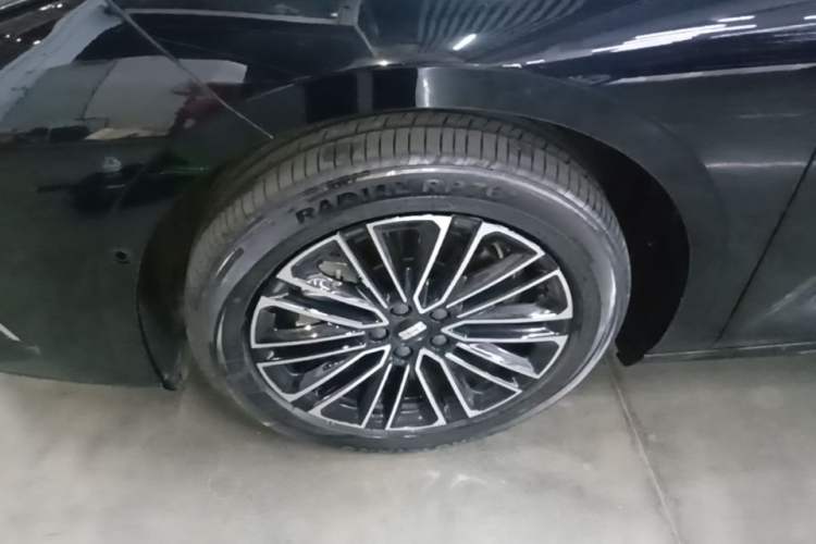 Used Geely Galaxy 8 2025 130km EM-i Deluxe Edition Left Front Wheel Hub
