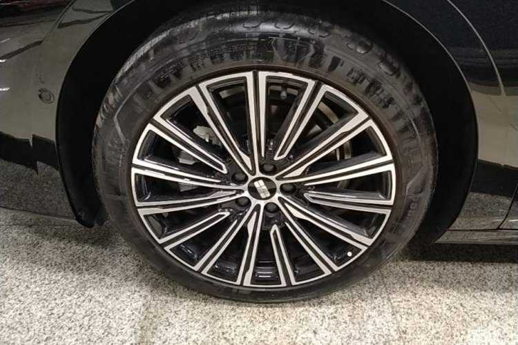 Used Geely Galaxy 8 2025 130km EM-P Starship Edition Left Front Wheel Hub