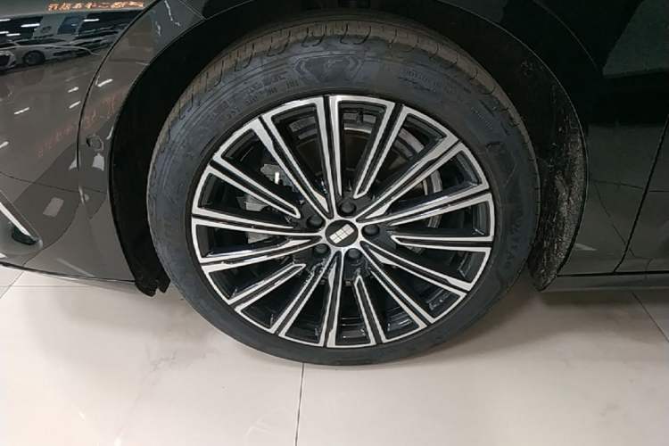 Used Geely Galaxy 8 2025 130km EM-P Starship Edition Left Front Wheel Hub