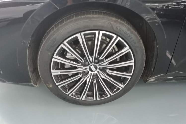 Used Geely Galaxy 8 2025 130km EM-P Starship Edition Left Front Wheel Hub