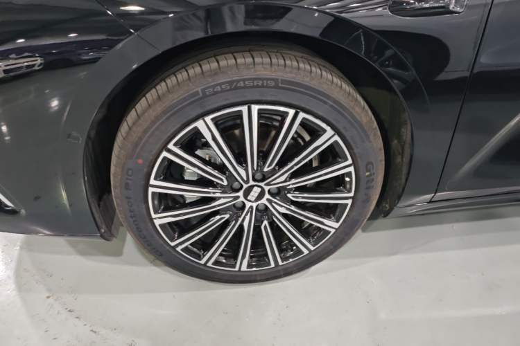 Used Geely Galaxy 8 2025 130km EM-i Flagship Edition Left Front Wheel Hub