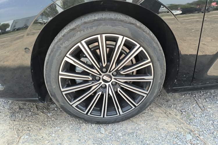 Used Geely Galaxy 8 2025 130km EM-P Starship Edition Left Front Wheel Hub