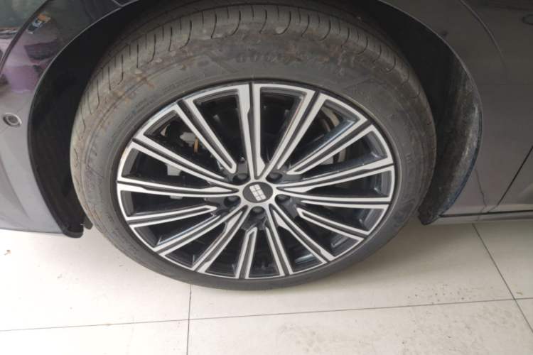 Used Geely Galaxy 8 2025 130km EM-P Starship Edition Left Front Wheel Hub