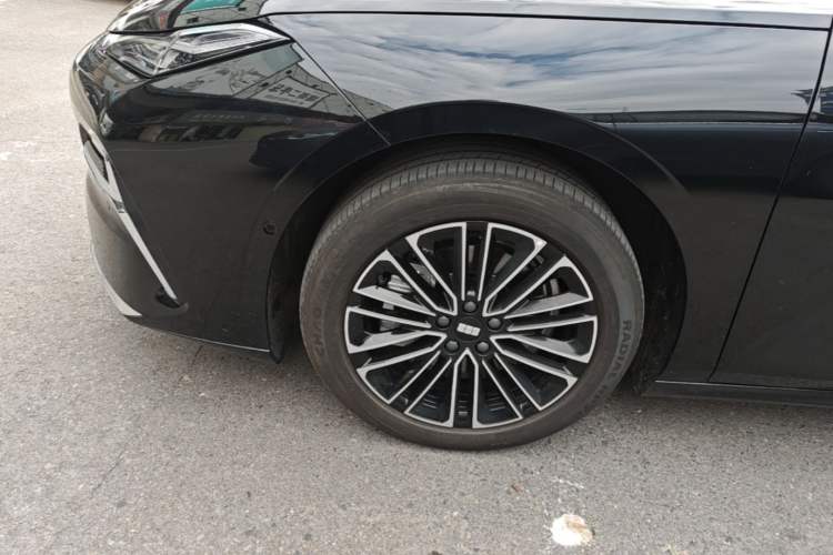 Used Geely Galaxy 8 2025 130km EM-i Deluxe Edition Left Front Wheel Hub
