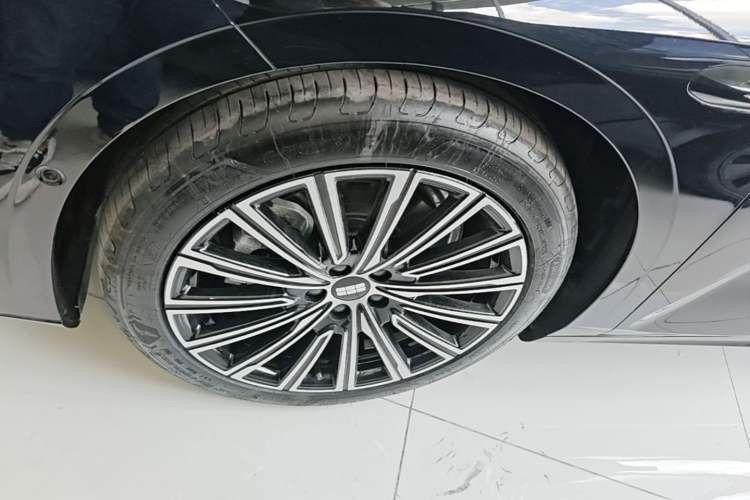 Used Geely Galaxy 8 2025 130km EM-P Starship Edition Left Front Wheel Hub