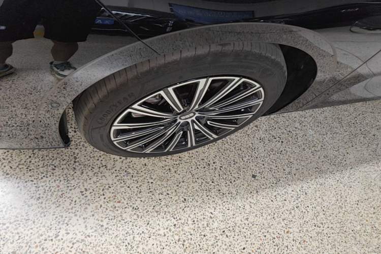 Used Geely Galaxy 8 2025 130km EM-P Starship Edition Left Front Wheel Hub