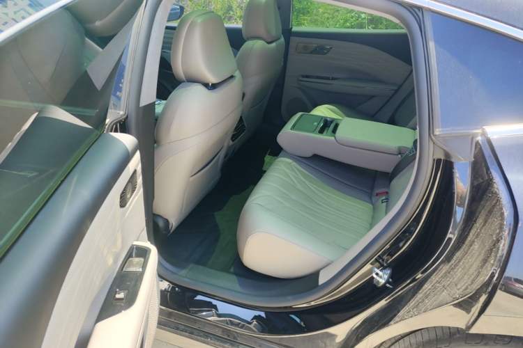 Used Geely Galaxy 8 2025 130km EM-P Starship Edition Left Rear Seat