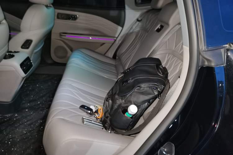 Used Geely Galaxy 8 2025 130km EM-i Deluxe Edition Left Rear Seat