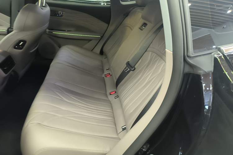 Used Geely Galaxy 8 2025 130km EM-i Deluxe Edition Left Rear Seat