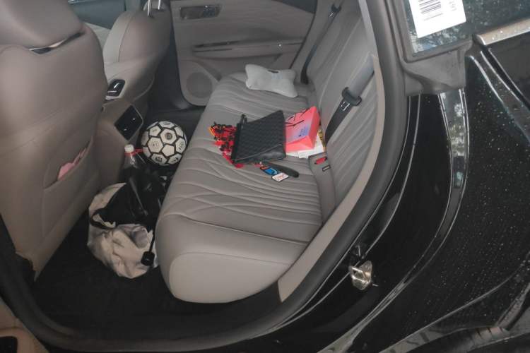 Used Geely Galaxy 8 2025 130km EM-i Prestige Edition Left Rear Seat