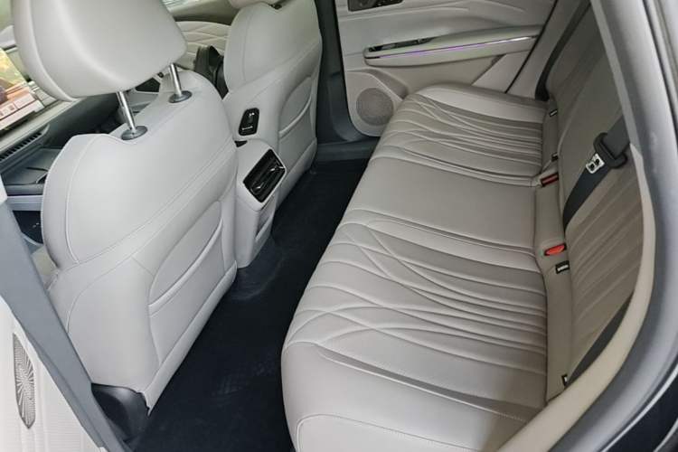 Used Geely Galaxy 8 2025 130km EM-P Starship Edition Left Rear Seat