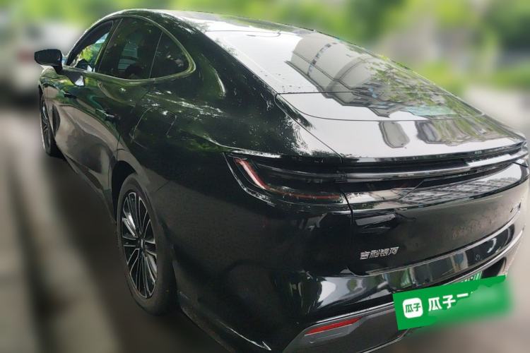Used Geely Galaxy 8 2025 130km EM-i Deluxe Edition Rear Left 45 Deg