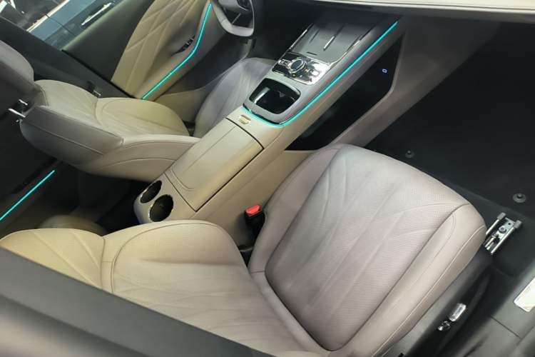 Used Geely Galaxy 8 2025 130km EM-i Deluxe Edition Right Front Seat