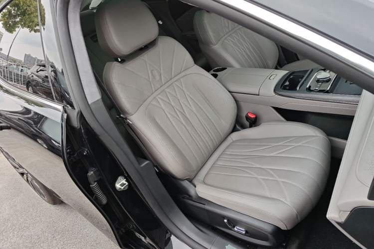 Used Geely Galaxy 8 2025 130km EM-P Starship Edition Right Front Seat