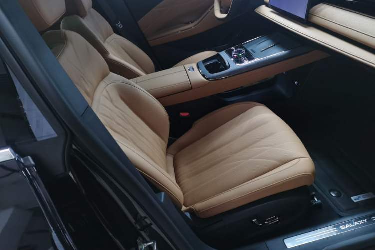 Used Geely Galaxy 8 2025 130km EM-i Deluxe Edition Right Front Seat